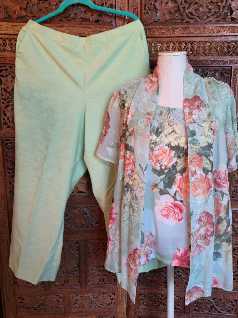 Alfred Dunner NWT Short Sleeve Sheer Blouse and pant Set Sage Floral Print 18